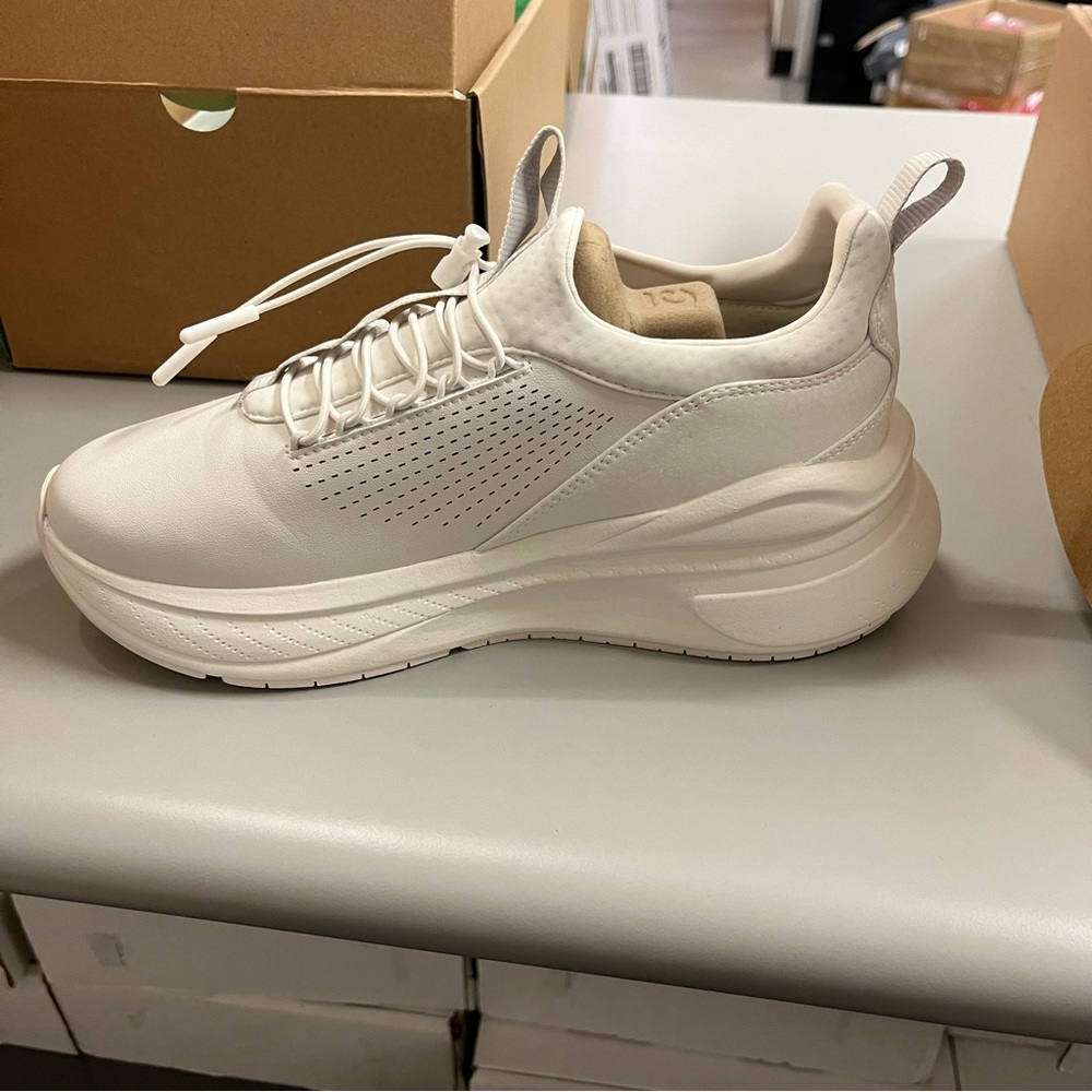 NIB Women's Clove Forte White Sneakers - Picture 3 of 9